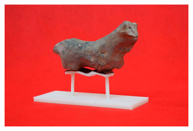 Fragmento de escultura de bulto de un bóvido de el alfar de El Nacimiento (Requena) (siglo VI a.C)